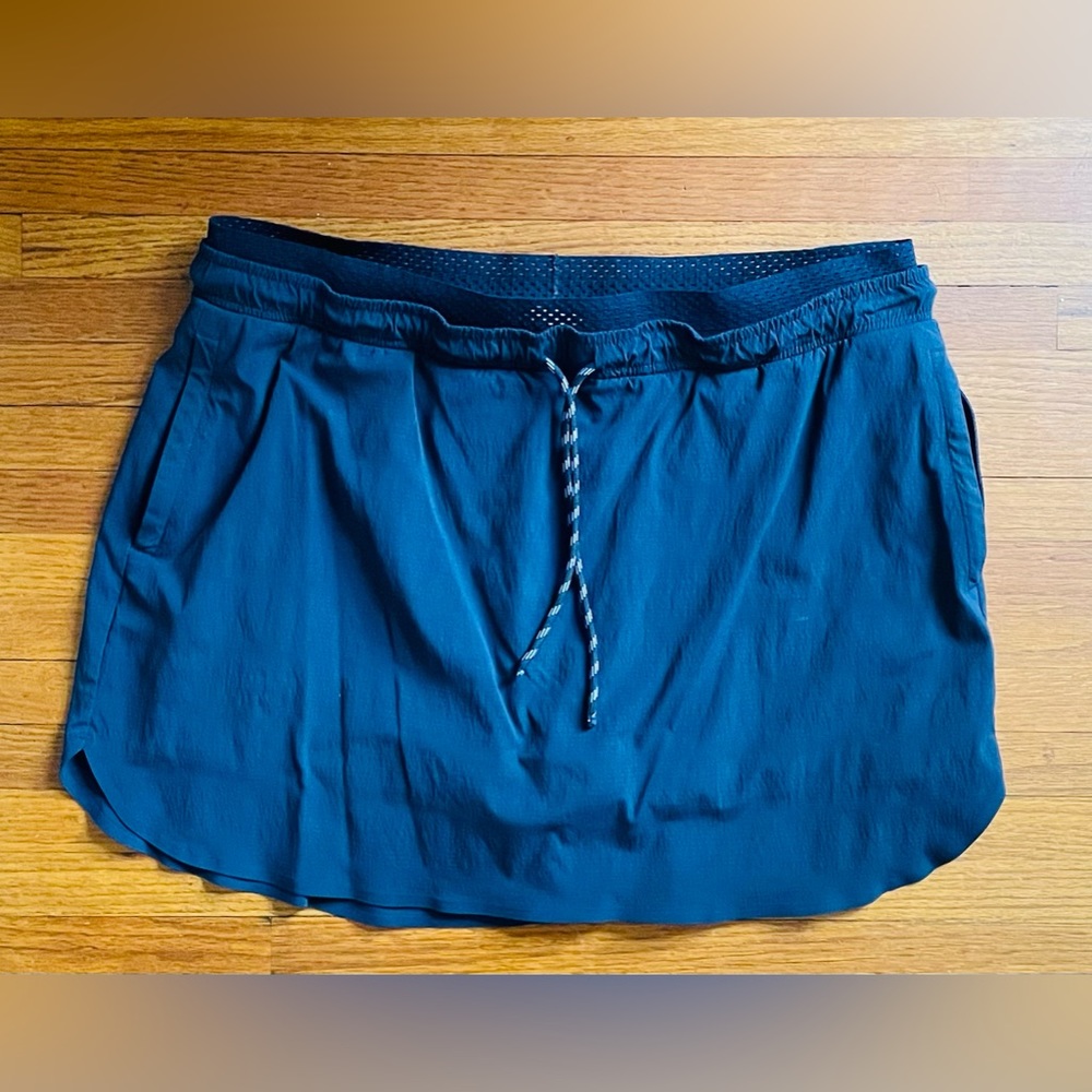 Athleta size 16(XL) Crest Skort in dark Navy